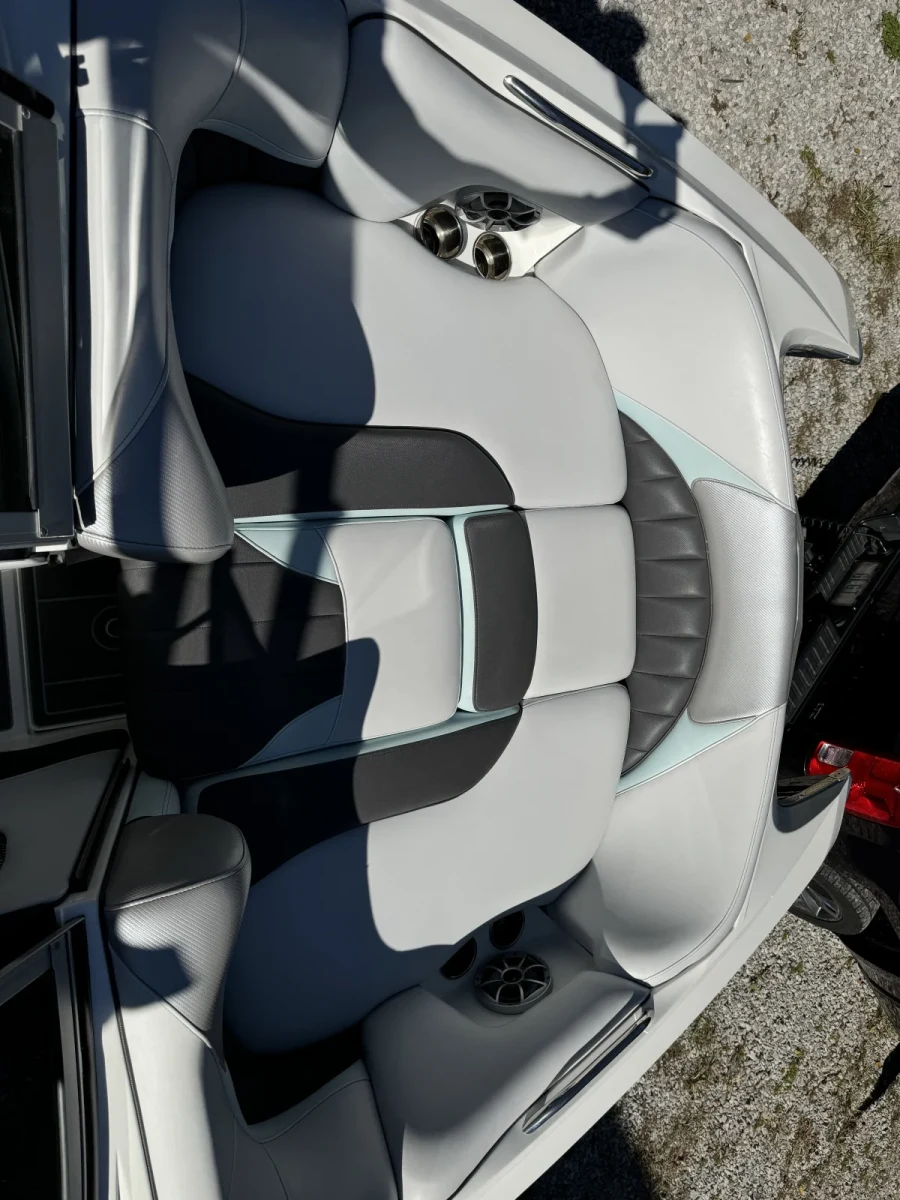 2014-mb-sports-f22-tomcat-140457-image9.webp