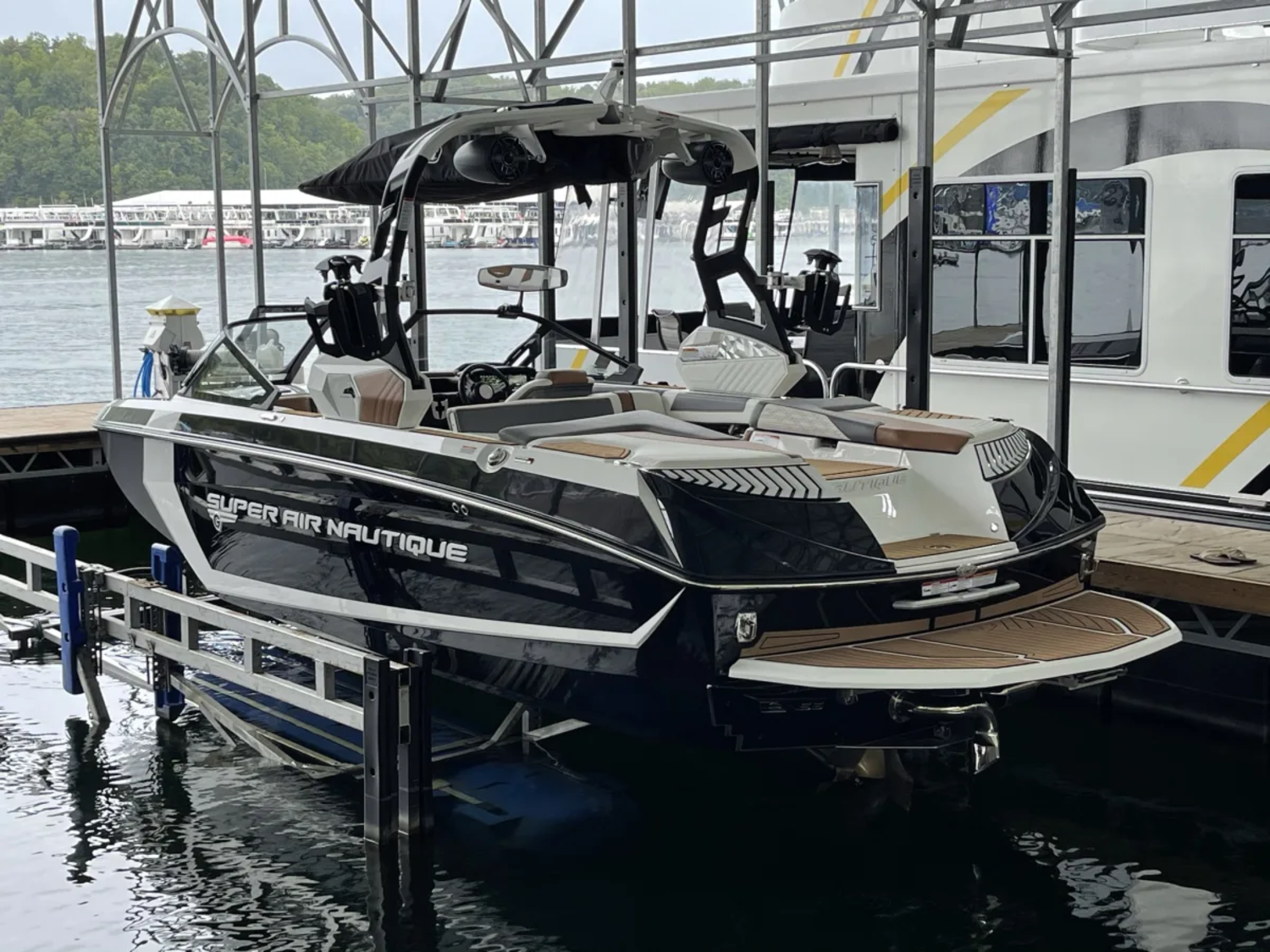 2019 G23 Super Air Nautique - 137 Hours!