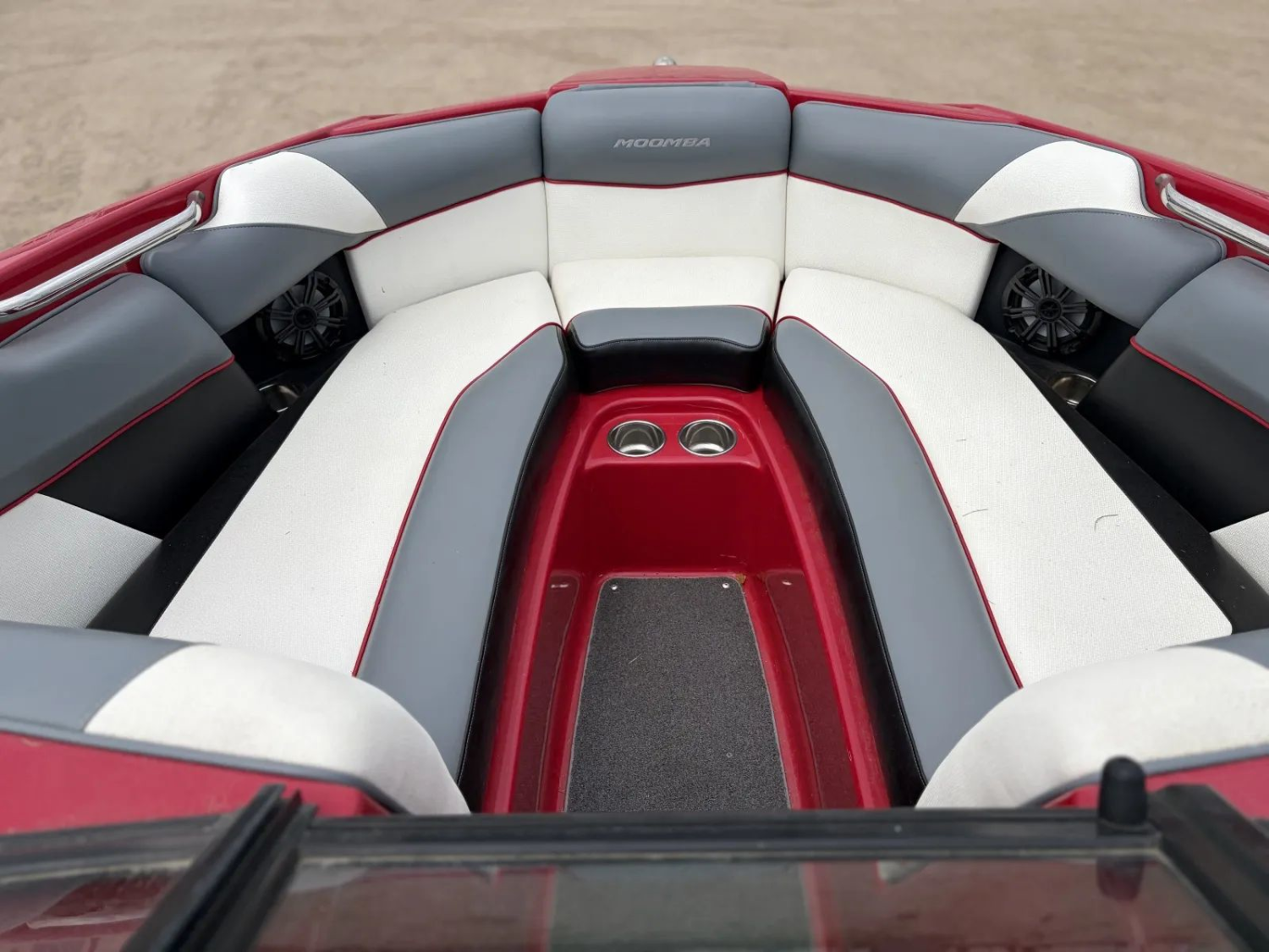 2016 MOOMBA MOJO