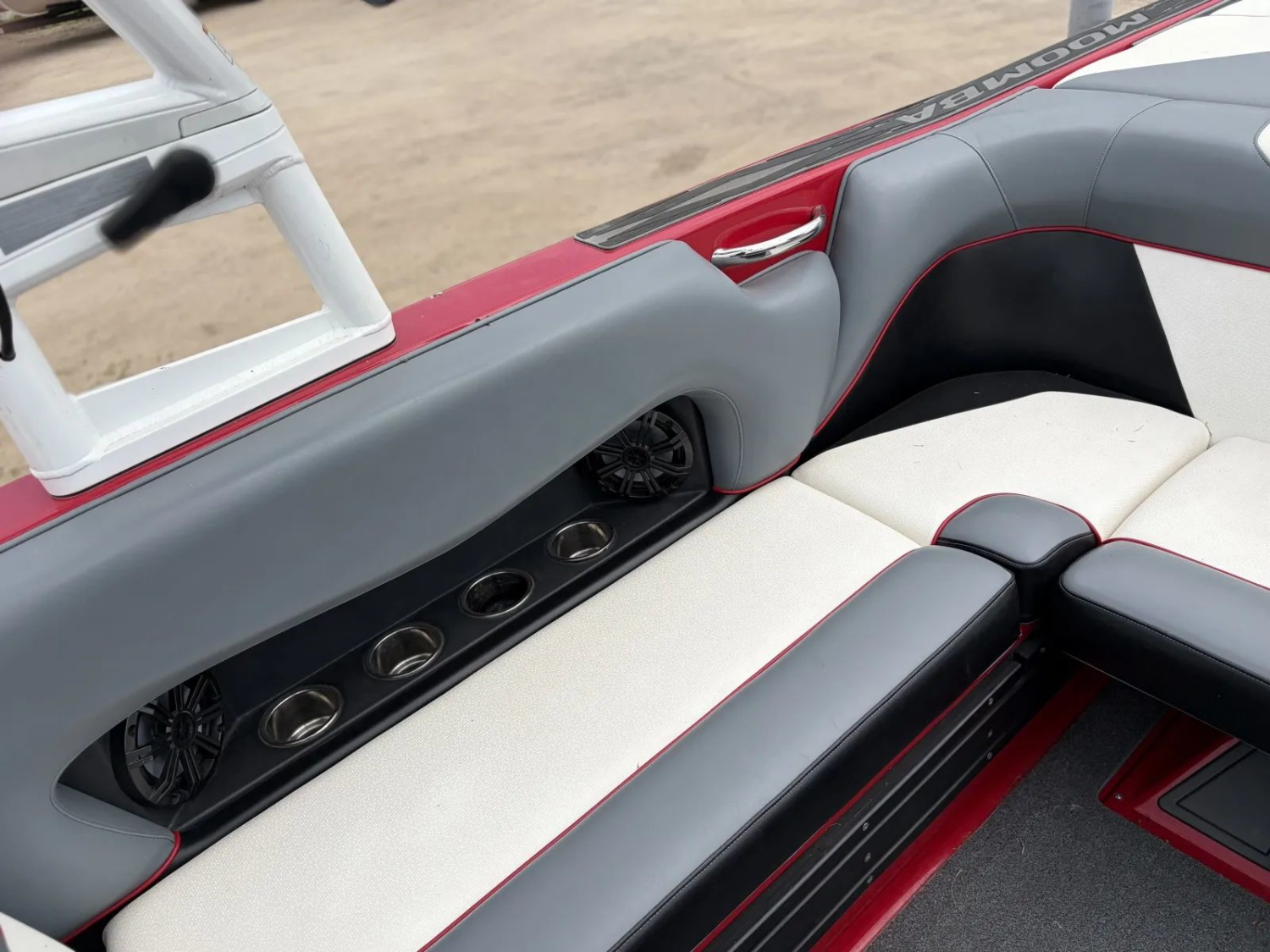 2016 MOOMBA MOJO