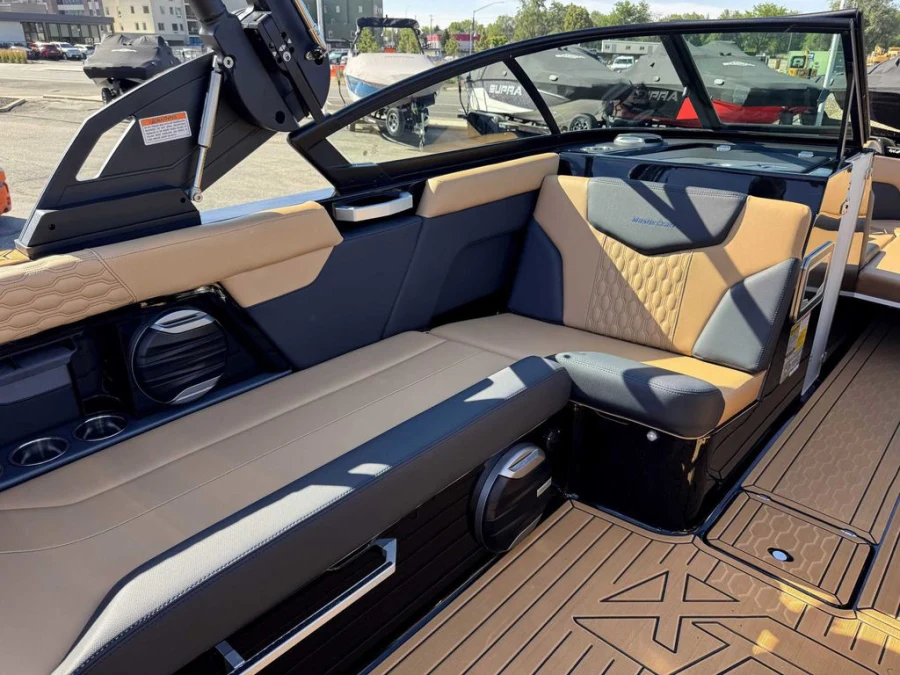 2026-mastercraft-xt23-140377-image11