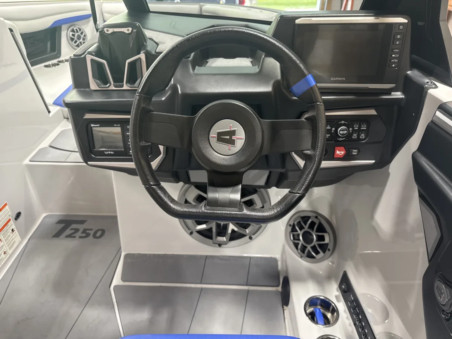 2022 Axis Boats T250