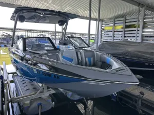 2021-malibu-wakesetter-23-lsv-140567-image1.webp