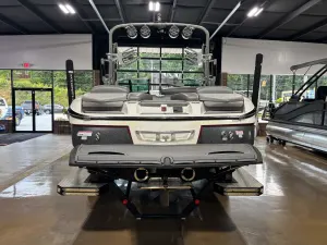 2017-mastercraft-x46-140570-image11