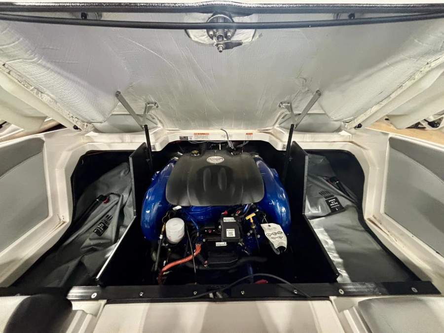 2017-mastercraft-x46-140570-image12