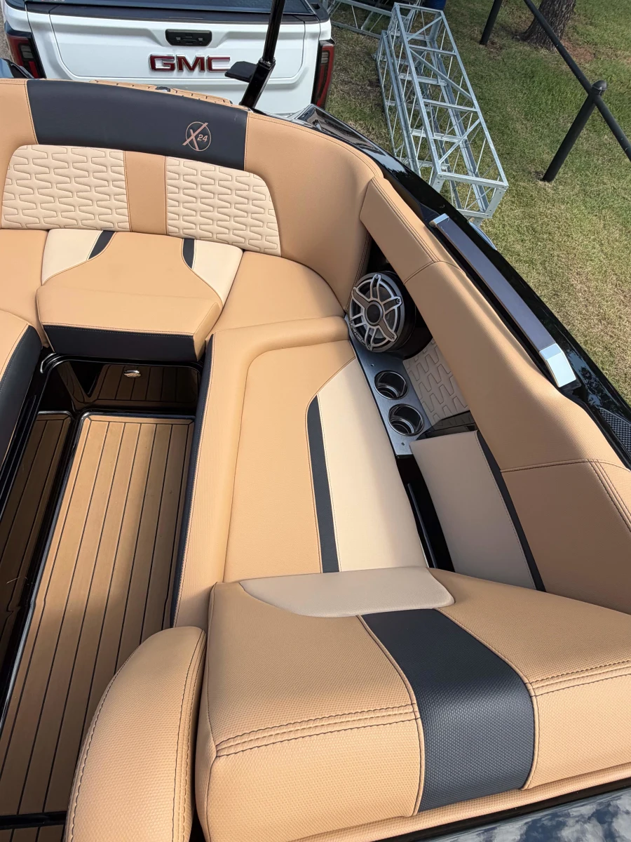 2025-mastercraft-x24-140577-image12