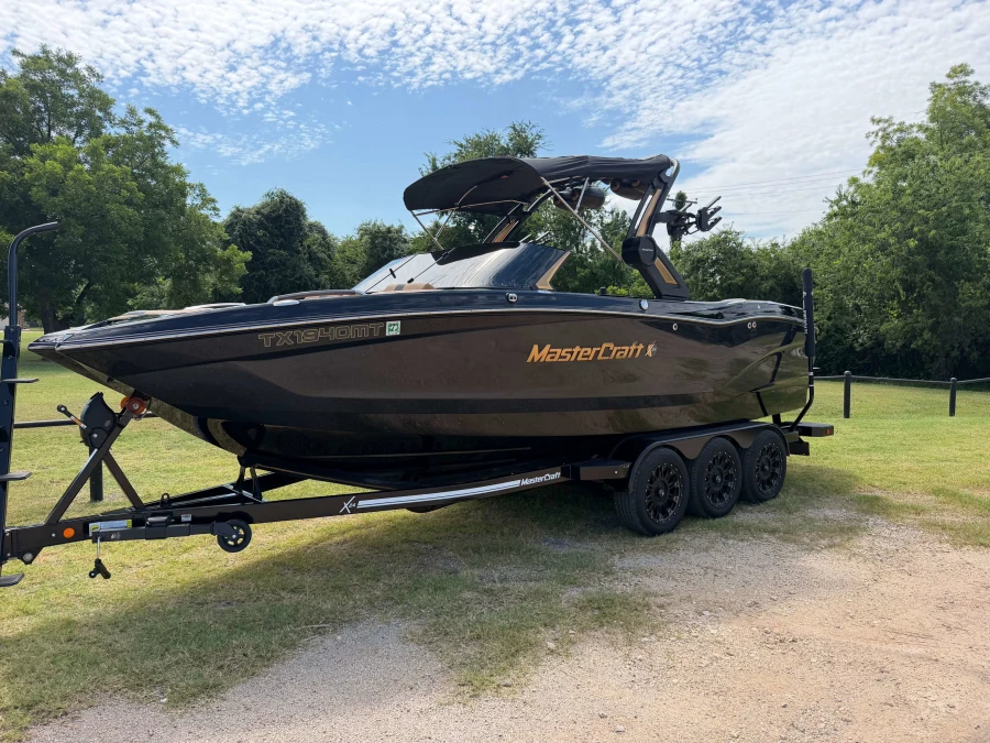 2025-mastercraft-x24-140577-image2