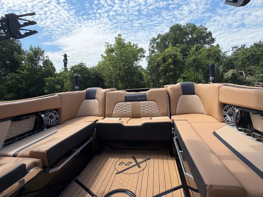 2025-mastercraft-x24-140577-image9