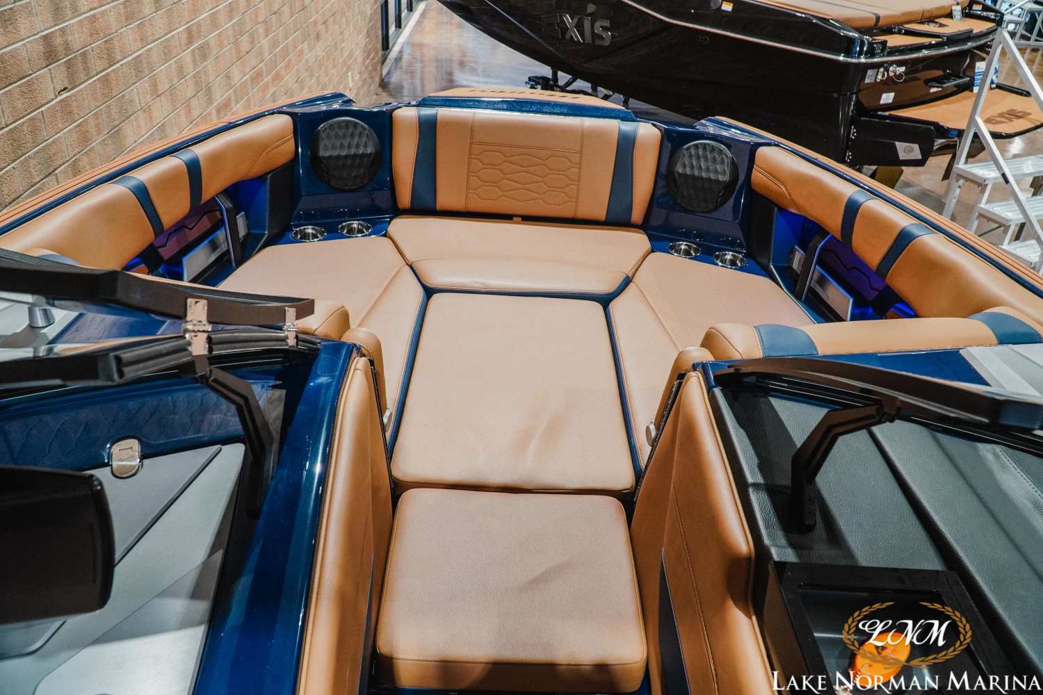 2025 Malibu 23 MXZ
