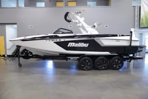 2022-malibu-wakesetter-24-mxz-140615-image1
