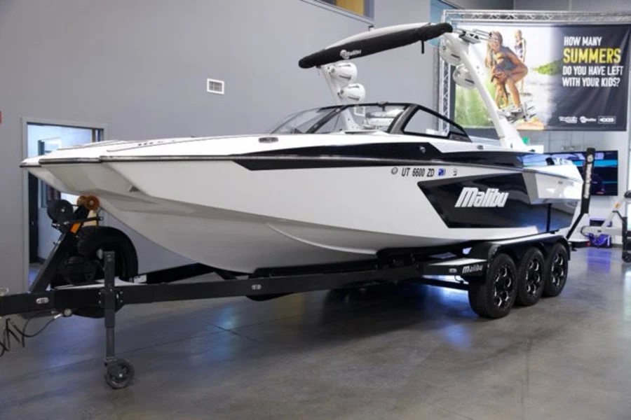2022-malibu-wakesetter-24-mxz-140615-image2