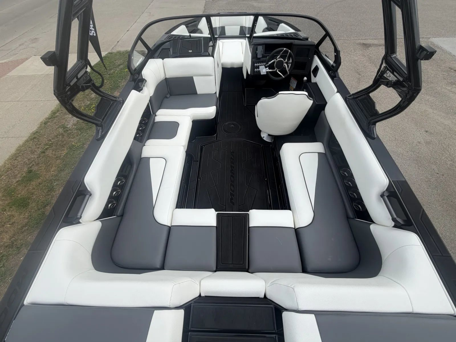 2027 MOOMBA CRAZ