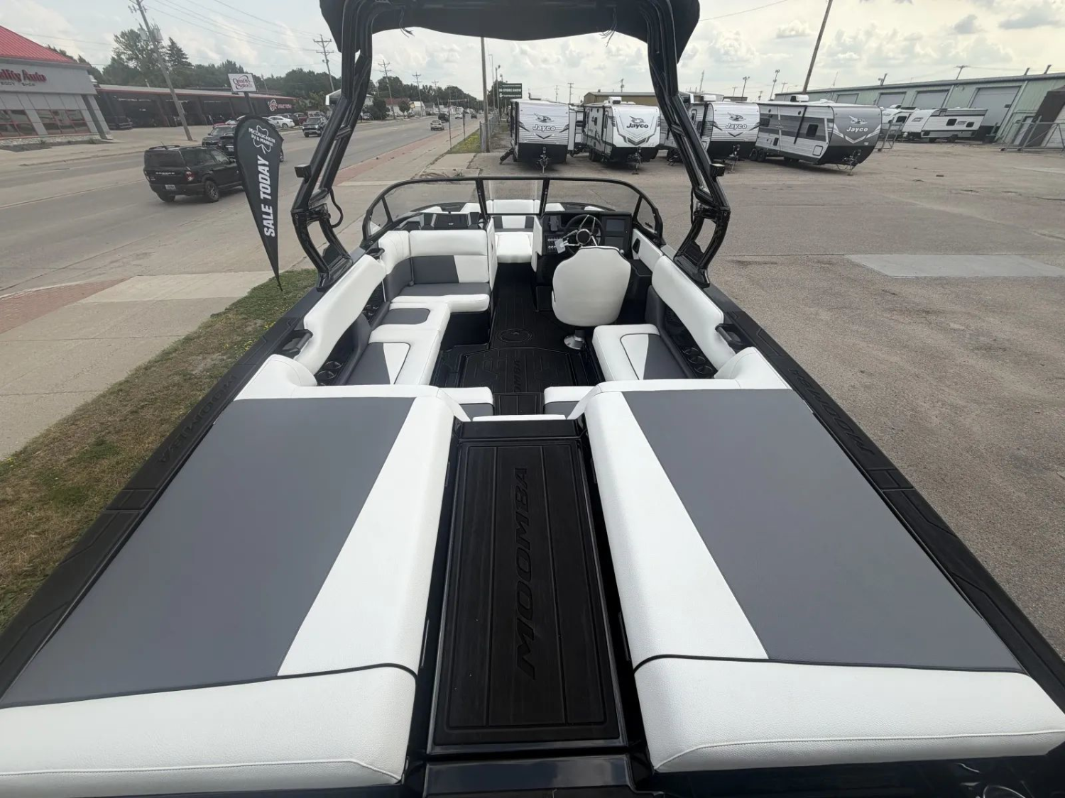 2027 MOOMBA CRAZ