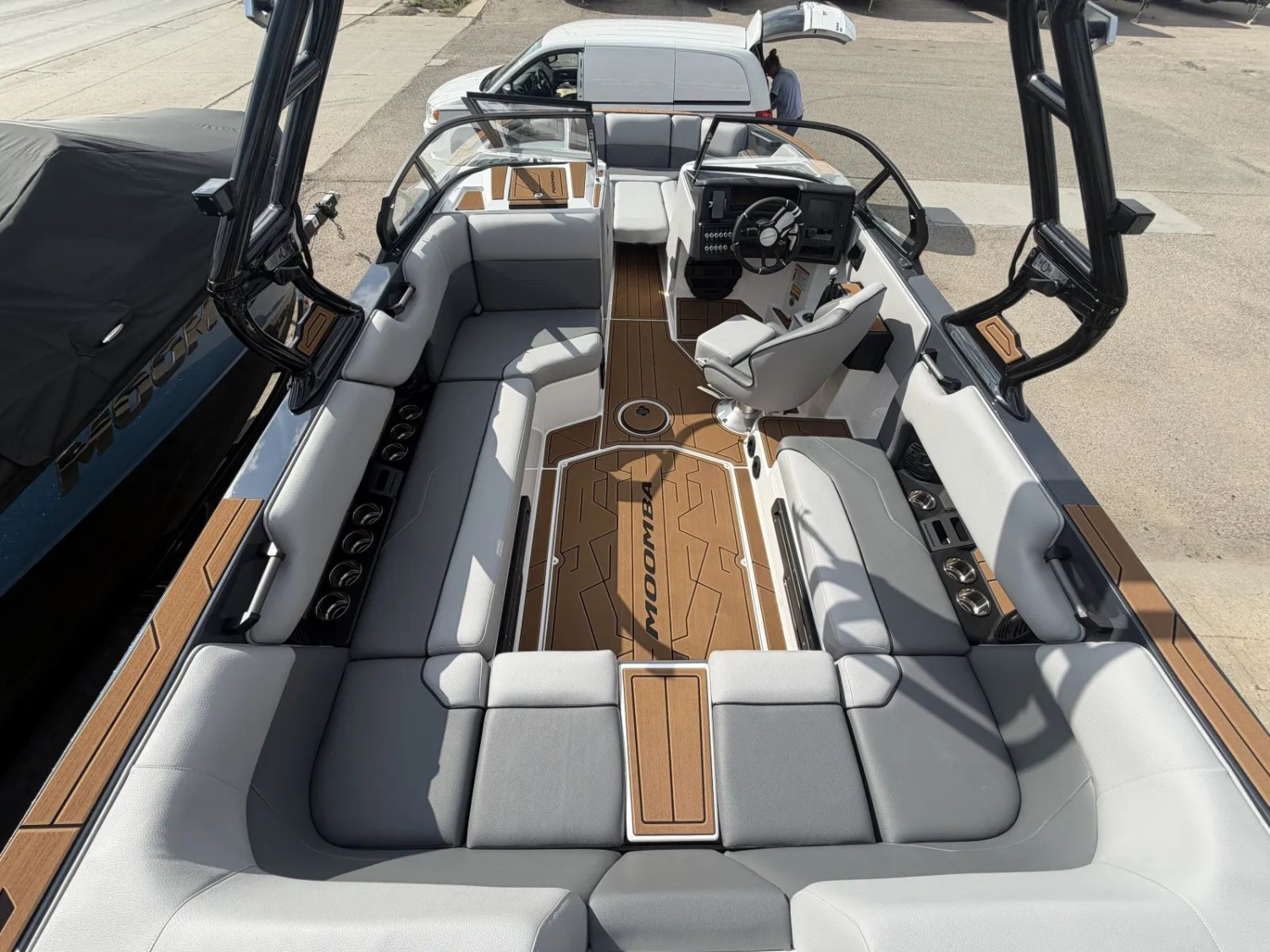 2027 MOOMBA MAX