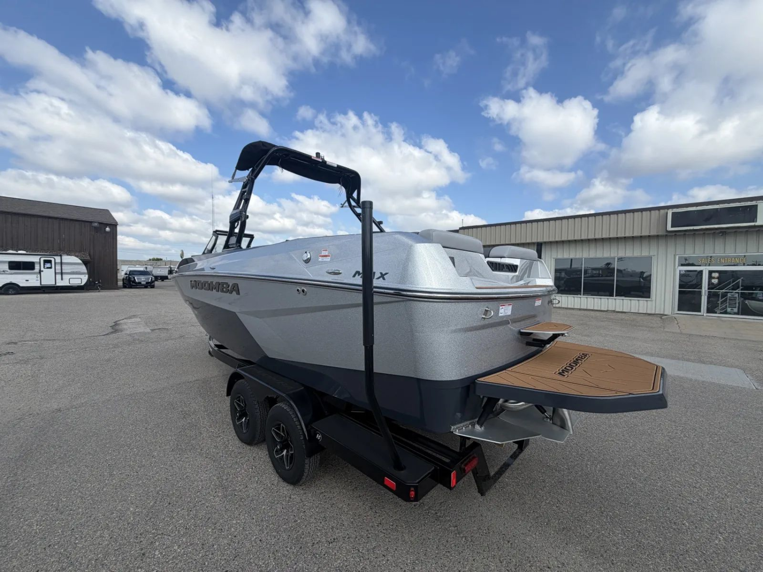 2027 MOOMBA MAX