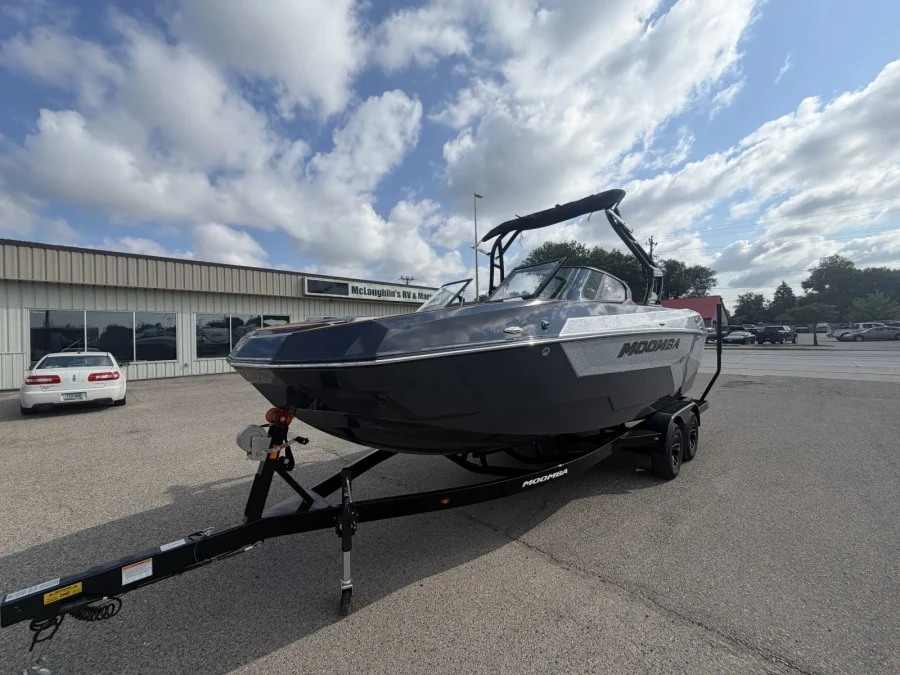 2027-moomba-max-139577-image7
