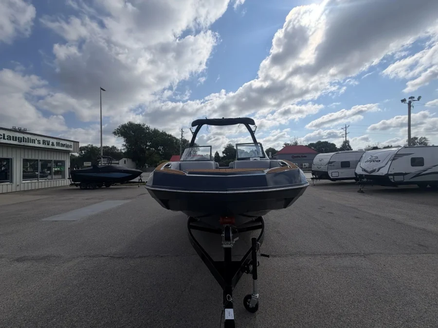 2027-moomba-max-139577-image8