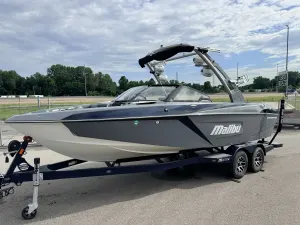2020-malibu-wakesetter-23-lsv-140636-image0.webp