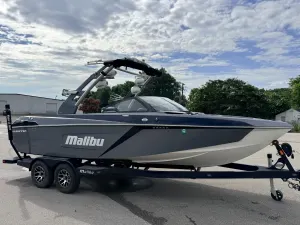 2020-malibu-wakesetter-23-lsv-140636-image1.webp