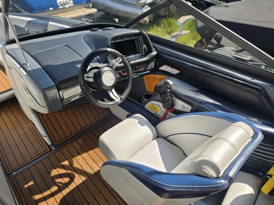2015-nautique-g25-140640-image4.webp
