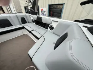 2021-malibu-21-mlx-140666-image12.webp