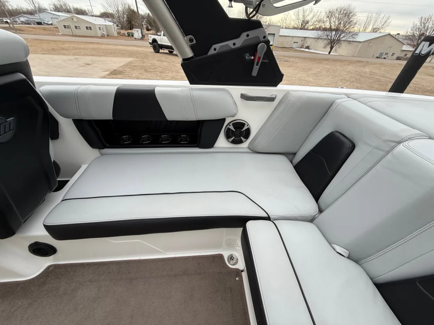 2021 Malibu 21MLX Wakesetter