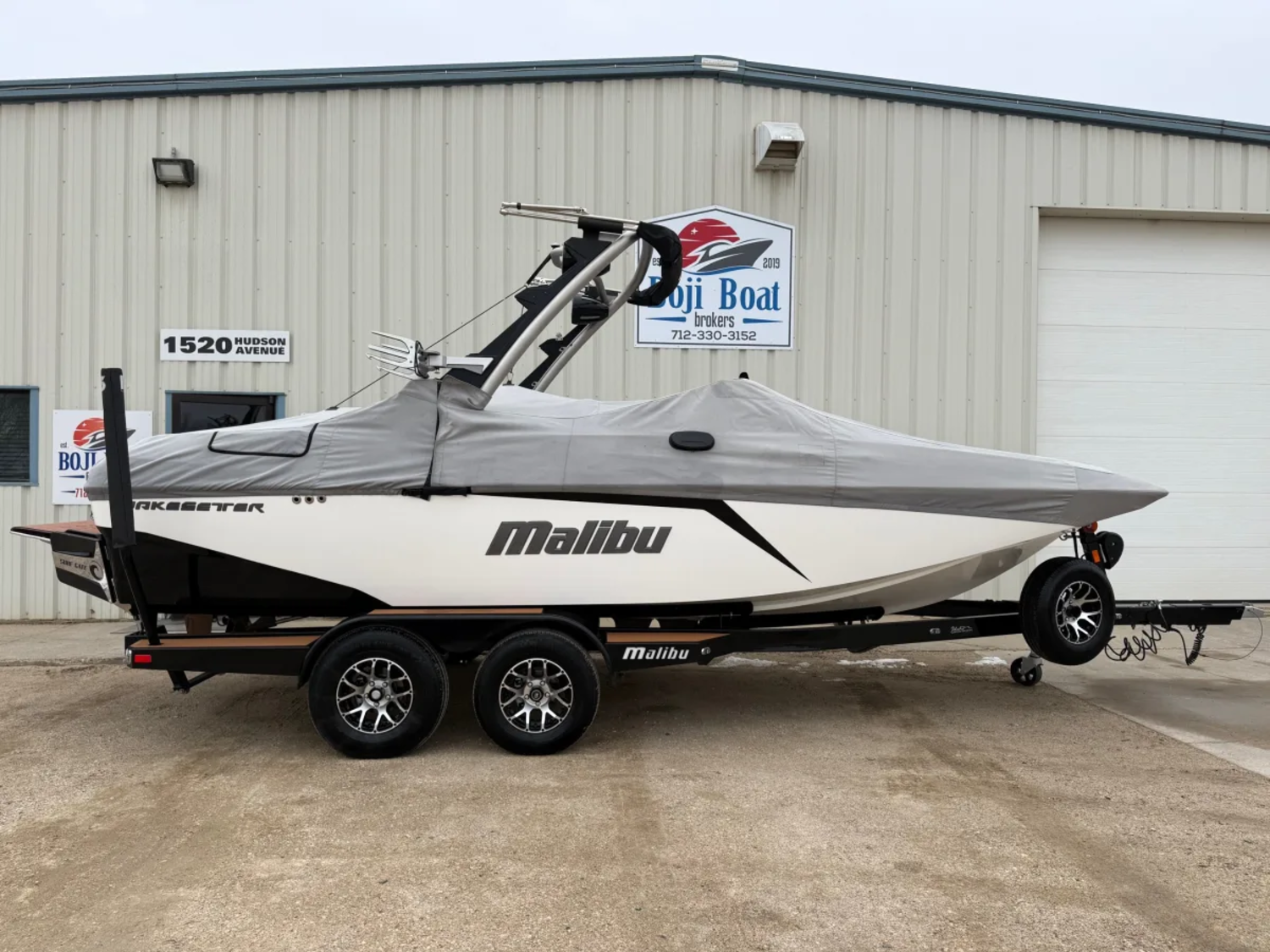 2021 Malibu 21MLX Wakesetter