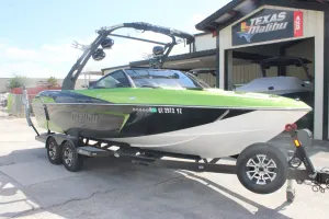 2017-malibu-wakesetter-23-lsv-140667-image1.webp