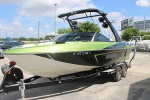 2017-malibu-wakesetter-23-lsv-140667-image3.webp