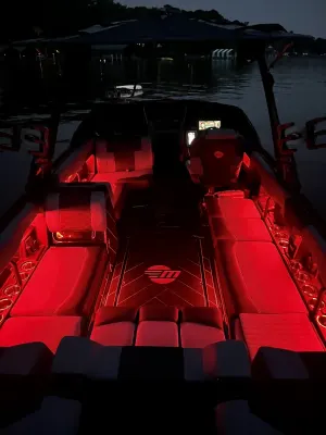 2023-malibu-wakesetter-26-lsv-140680-image1.webp