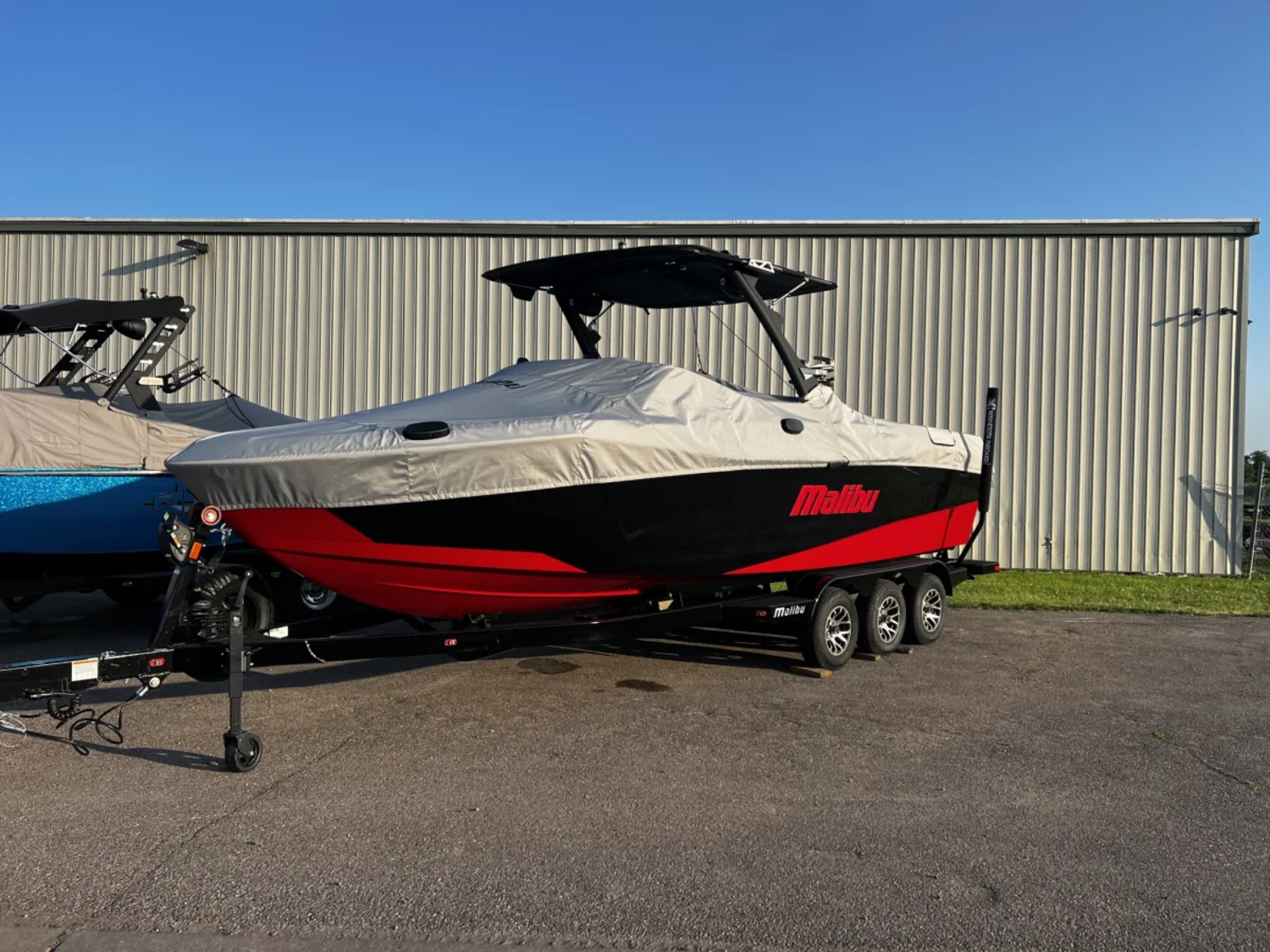Loaded 2023 Malibu Wakesetter 26 LSV - LT4 Supercharged 607 HP - LT 200 Freshwater Hours