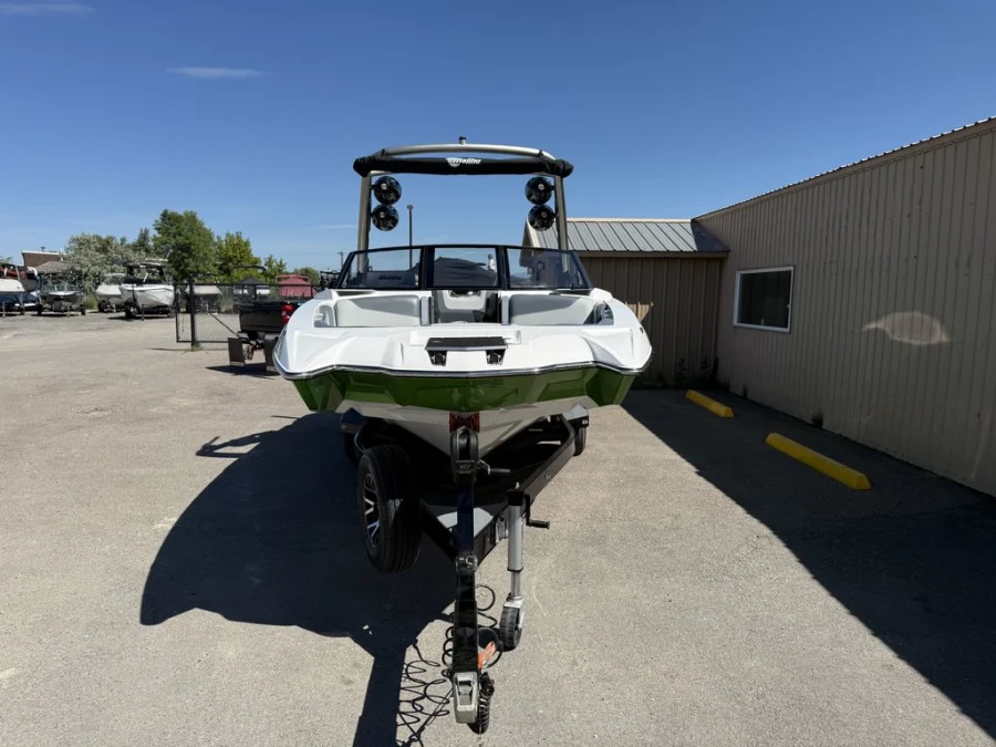 2020-malibu-wakesetter-22-mxz-140700-image3