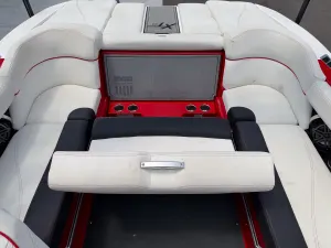 2017-mastercraft-xt21-140708-image11