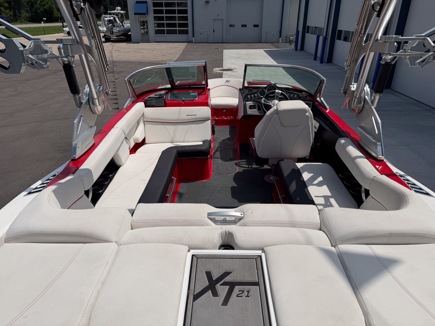 2017 MasterCraft XT21