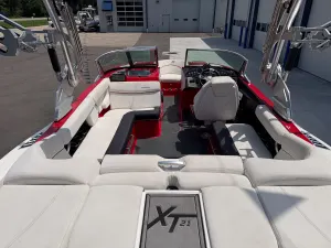 2017-mastercraft-xt21-140708-image12