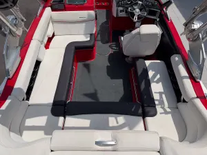 2017-mastercraft-xt21-140708-image13
