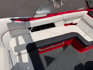 2017-mastercraft-xt21-140708-image15