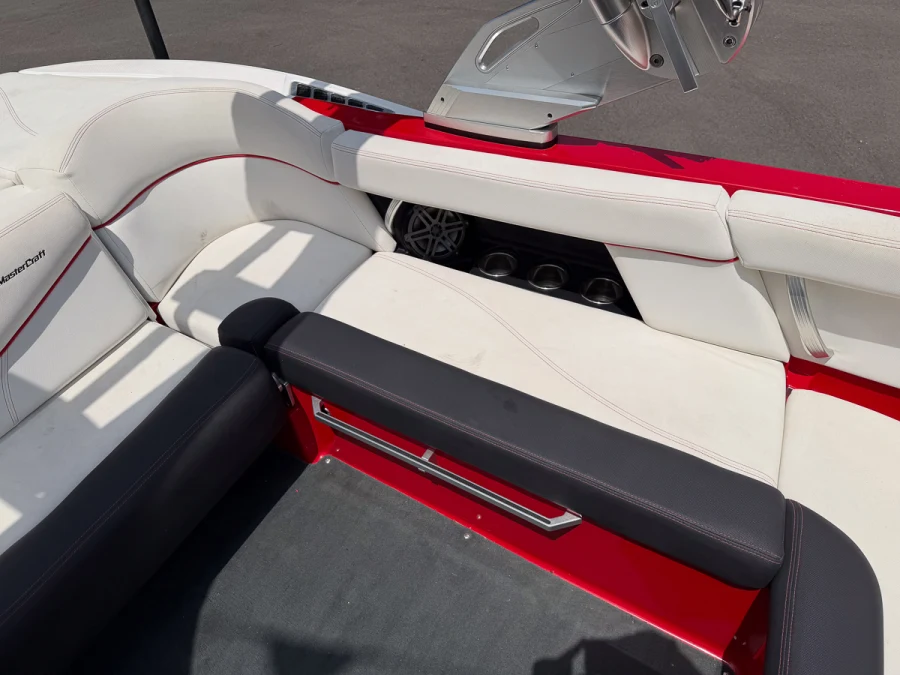 2017-mastercraft-xt21-140708-image16