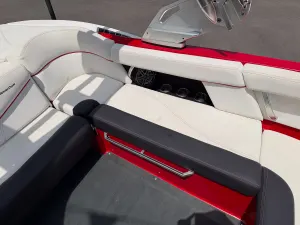 2017-mastercraft-xt21-140708-image16