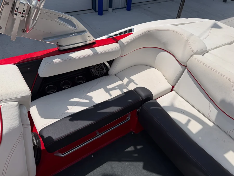2017-mastercraft-xt21-140708-image17