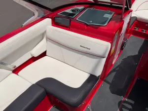 2017-mastercraft-xt21-140708-image18