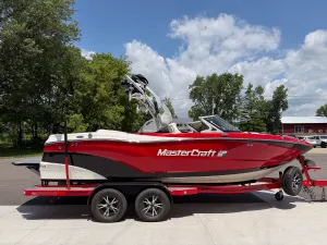 2017-mastercraft-xt21-140708-image1