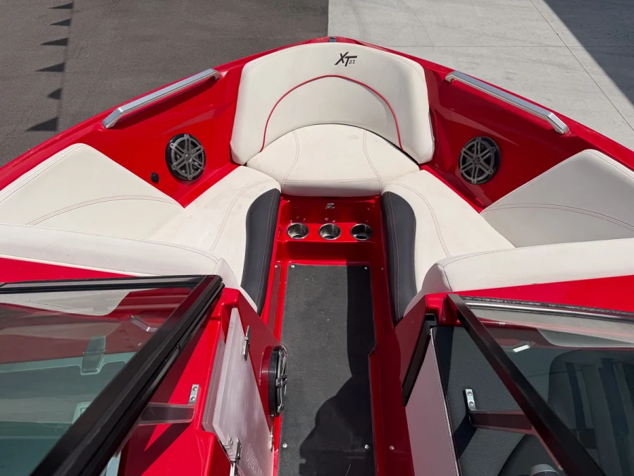 2017-mastercraft-xt21-140708-image26