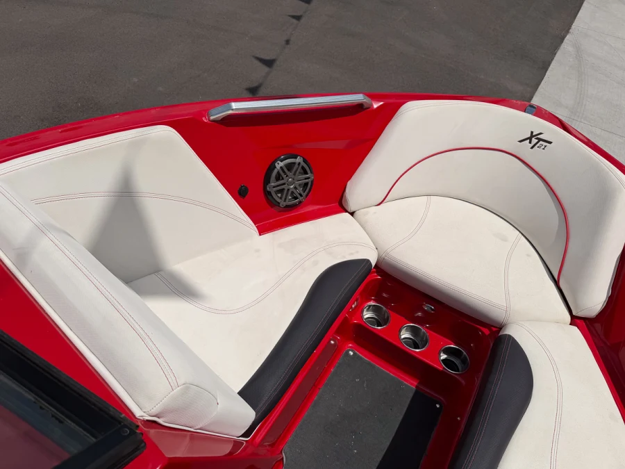 2017-mastercraft-xt21-140708-image27