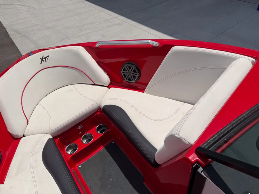 2017-mastercraft-xt21-140708-image28
