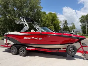 2017-mastercraft-xt21-140708-image2