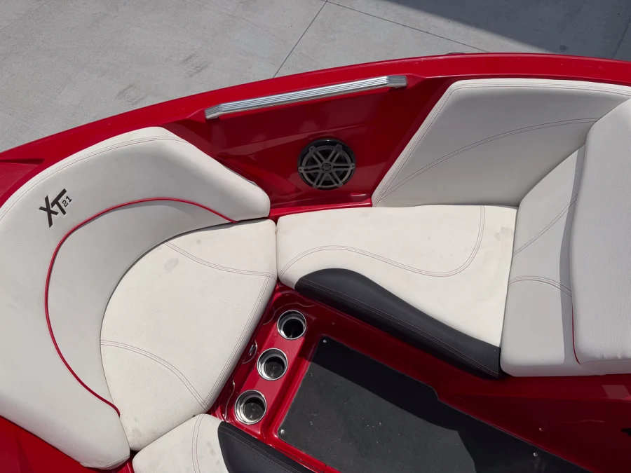 2017-mastercraft-xt21-140708-image30