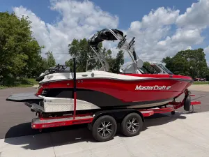 2017-mastercraft-xt21-140708-image3
