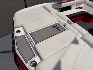 2017-mastercraft-xt21-140708-image8