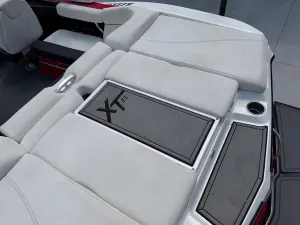 2017-mastercraft-xt21-140708-image9